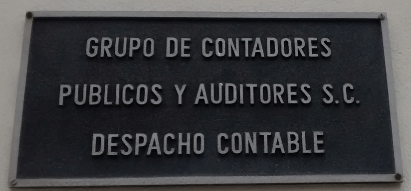 Despachos contables en Ciudad del Carmen. Foto de la placa exterior del  Grupo de Contadores Públicos y Auditores S.C. Despacho Contable.

